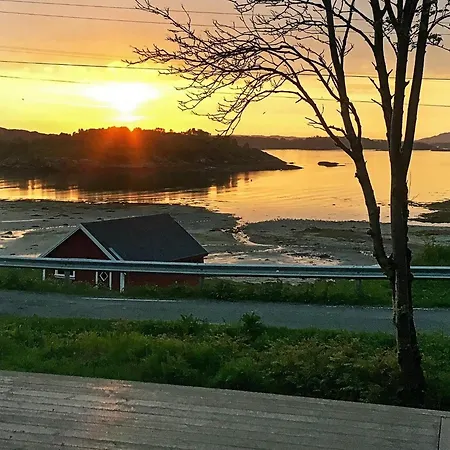 6 Person In Bjarkoy *