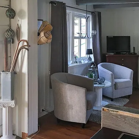6 Person Holiday Home In Bjarkoy Feriehus Leirvåg