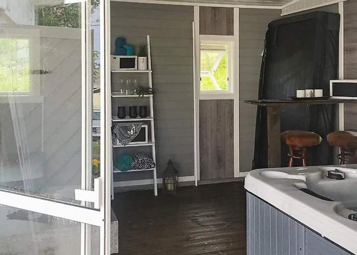 6 Person In Bjarkoy *