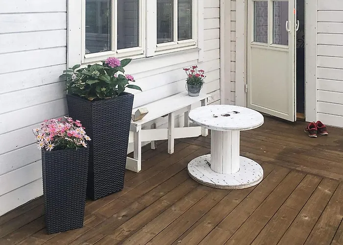 6 Person In Bjarkoy Semesterbostad *